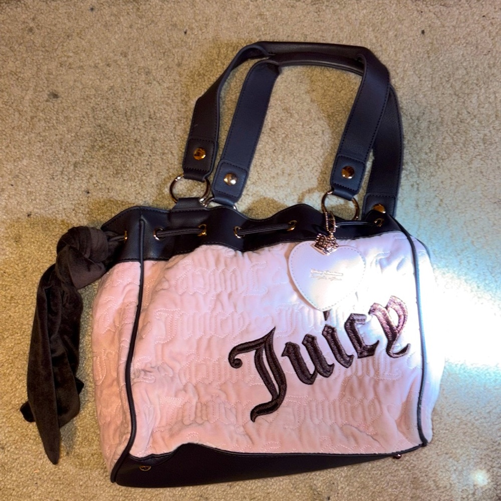 Juicy bag in pink
Hardly used in very good condition